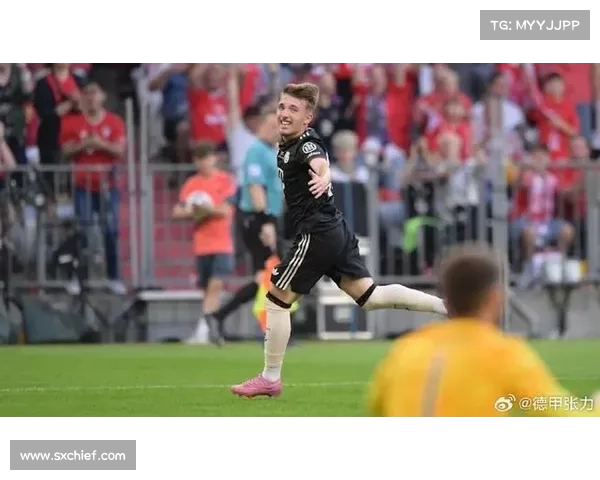 拜仁与17岁天才卡尔完成续约 新合同延续至2028年 拜仁与17岁天才卡尔完成续约 新合同延续至2028年